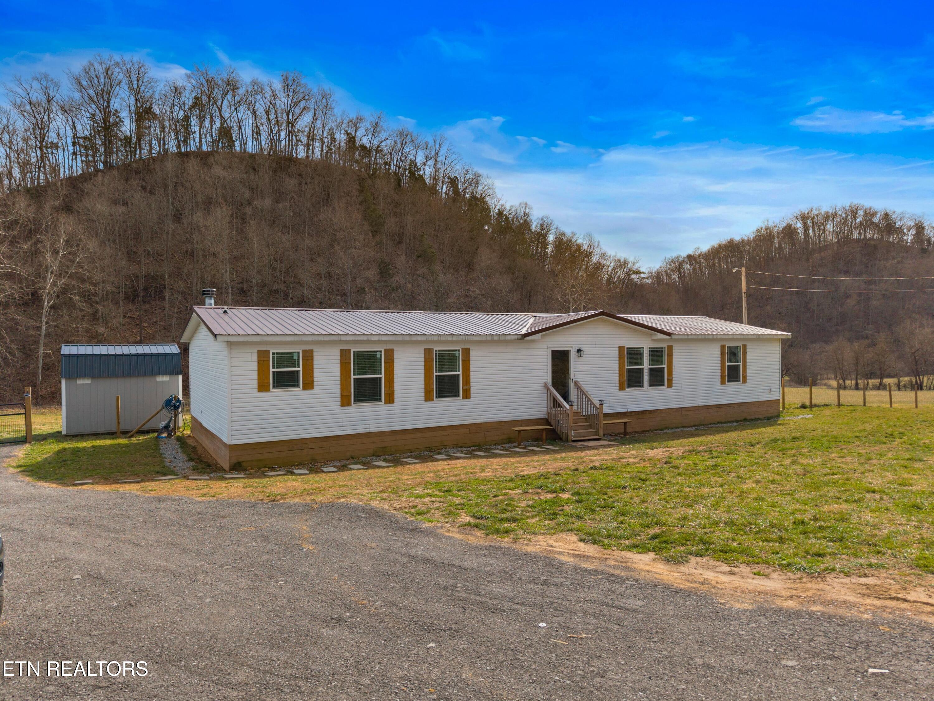 2484 Upper Caney Valley Road Tazewell, TN 37879 - Photo 4 of 46 004-2484UpperCaneyValley-Tazewell-TN-378