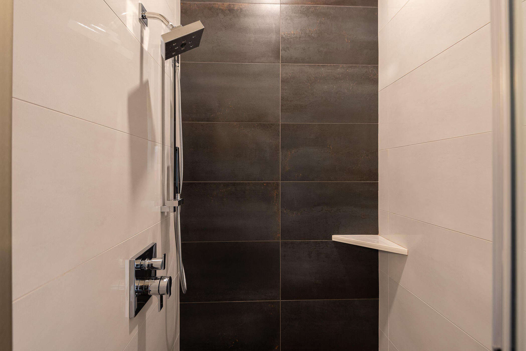 19187 Gateway Loop Bend, OR 97702 - Photo 19 of 39 19Bonus shower