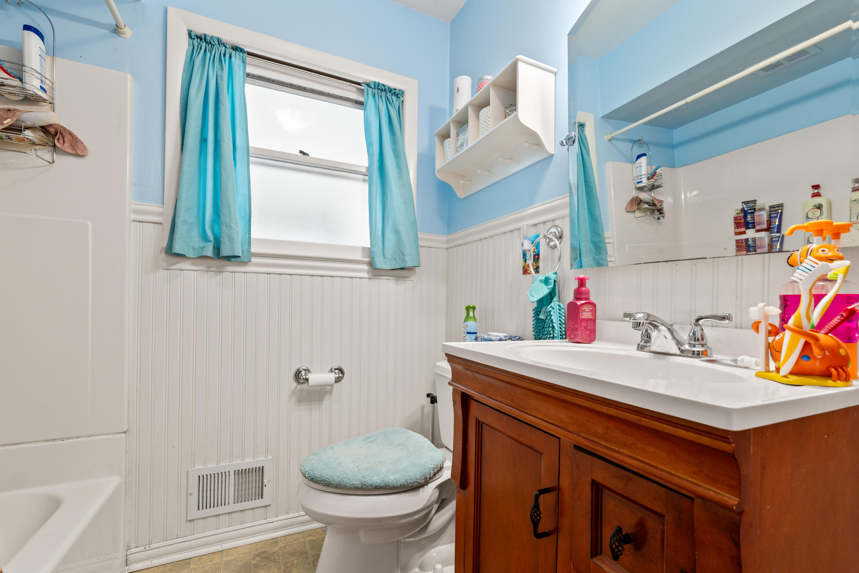 18785 Davidson Road Brookfield, WI 53045 - Photo 9 of 44 P1146162