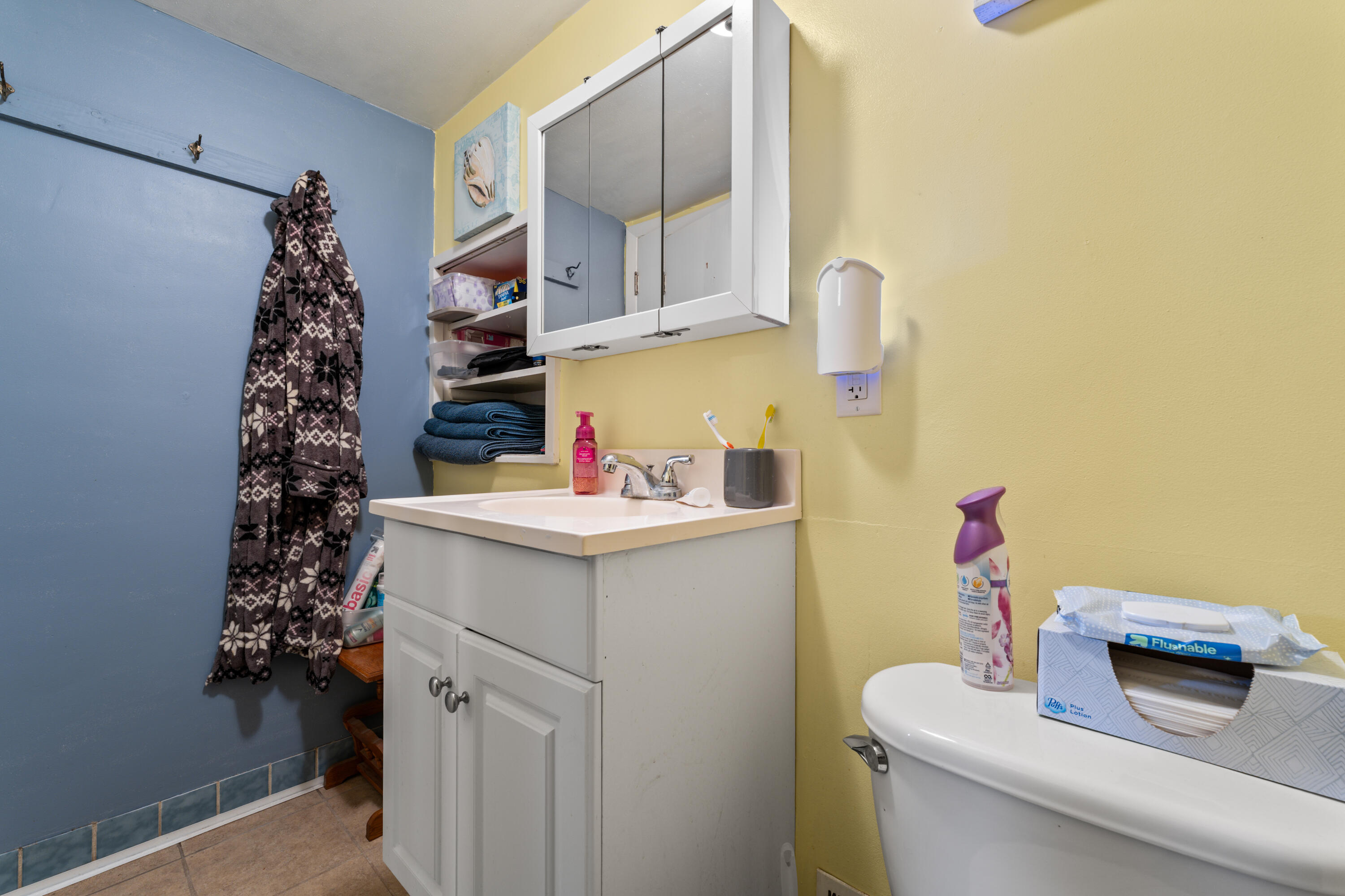 18785 Davidson Road Brookfield, WI 53045 - Photo 18 of 44 P1156212