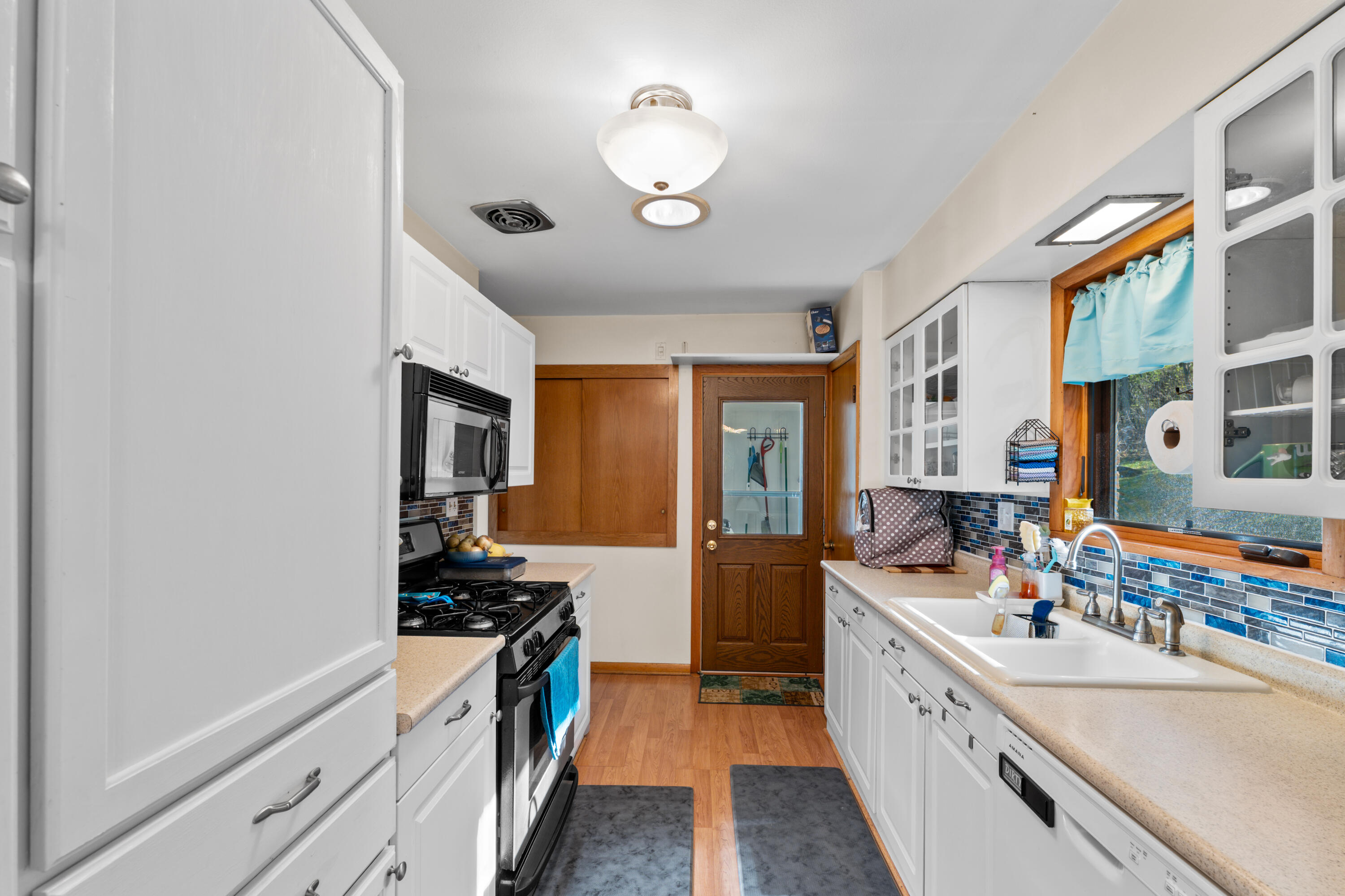 18785 Davidson Road Brookfield, WI 53045 - Photo 6 of 44 P1146137