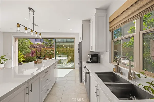 $2,699,000 | 60 Rotunda, Irvine, CA 92620