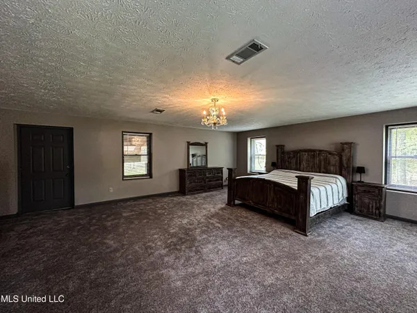 $345,500 | 2432 Attala Road, Kosciusko, MS 39090