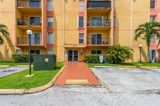 $2,000 | 4805 Northwest 7th Street, Unit 10515, Miami, FL 33126