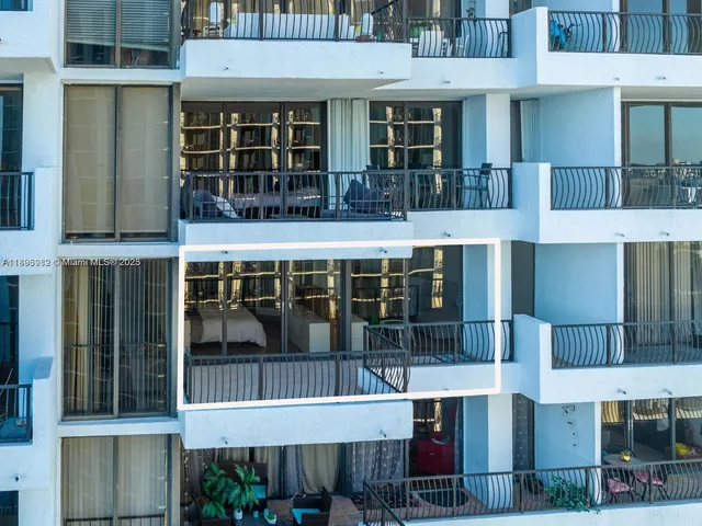 $420,000 | 555 Northeast 15th Street, Unit 26E, Miami, FL 33132