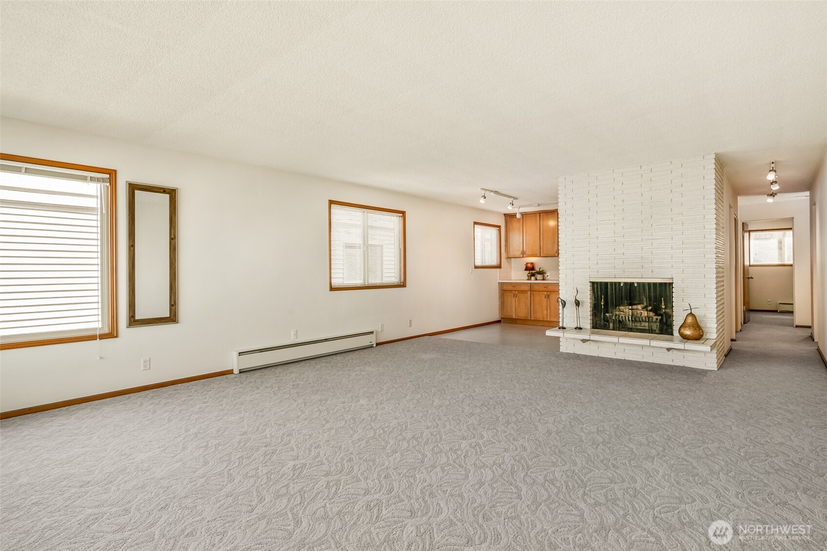 3015 Alki Avenue Southwest Seattle, WA 98116 - Photo 11 of 39