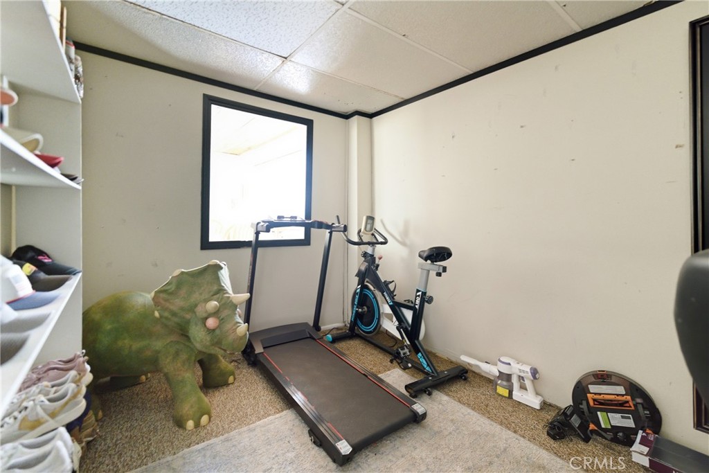 36200 Paradise Ranch Road Castaic, CA 91384 - Photo 19 of 31 a room with gym equipment