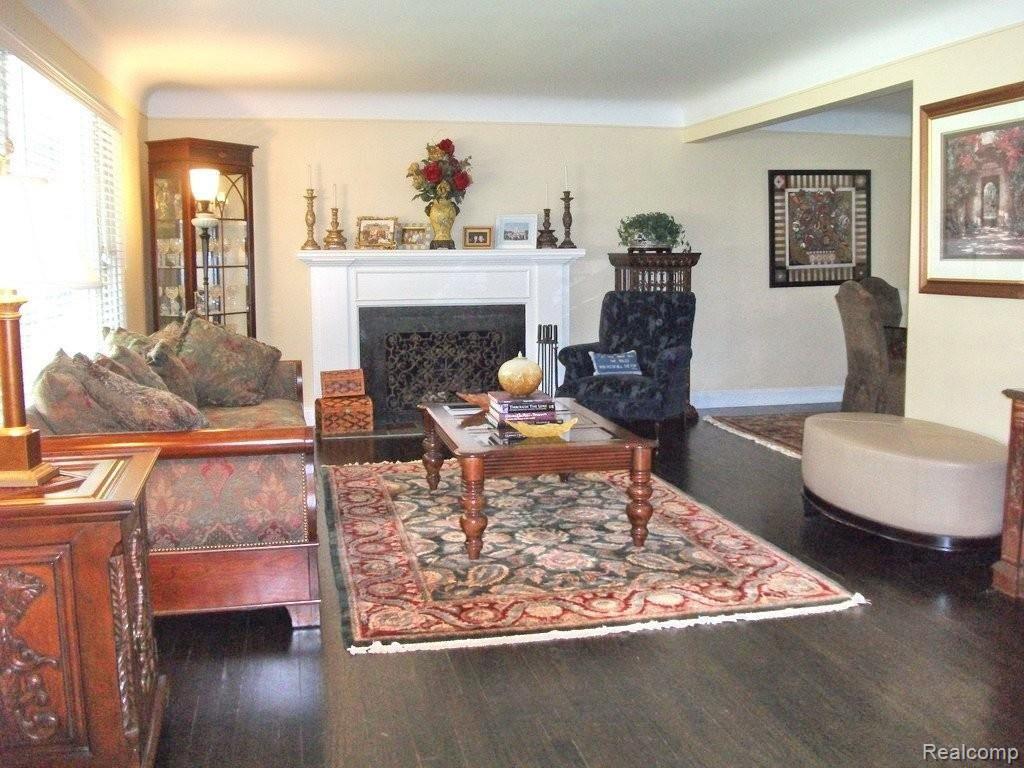 1489 East Maple Road Birmingham, MI 48009 - Photo 4 of 16 Living Room View 2