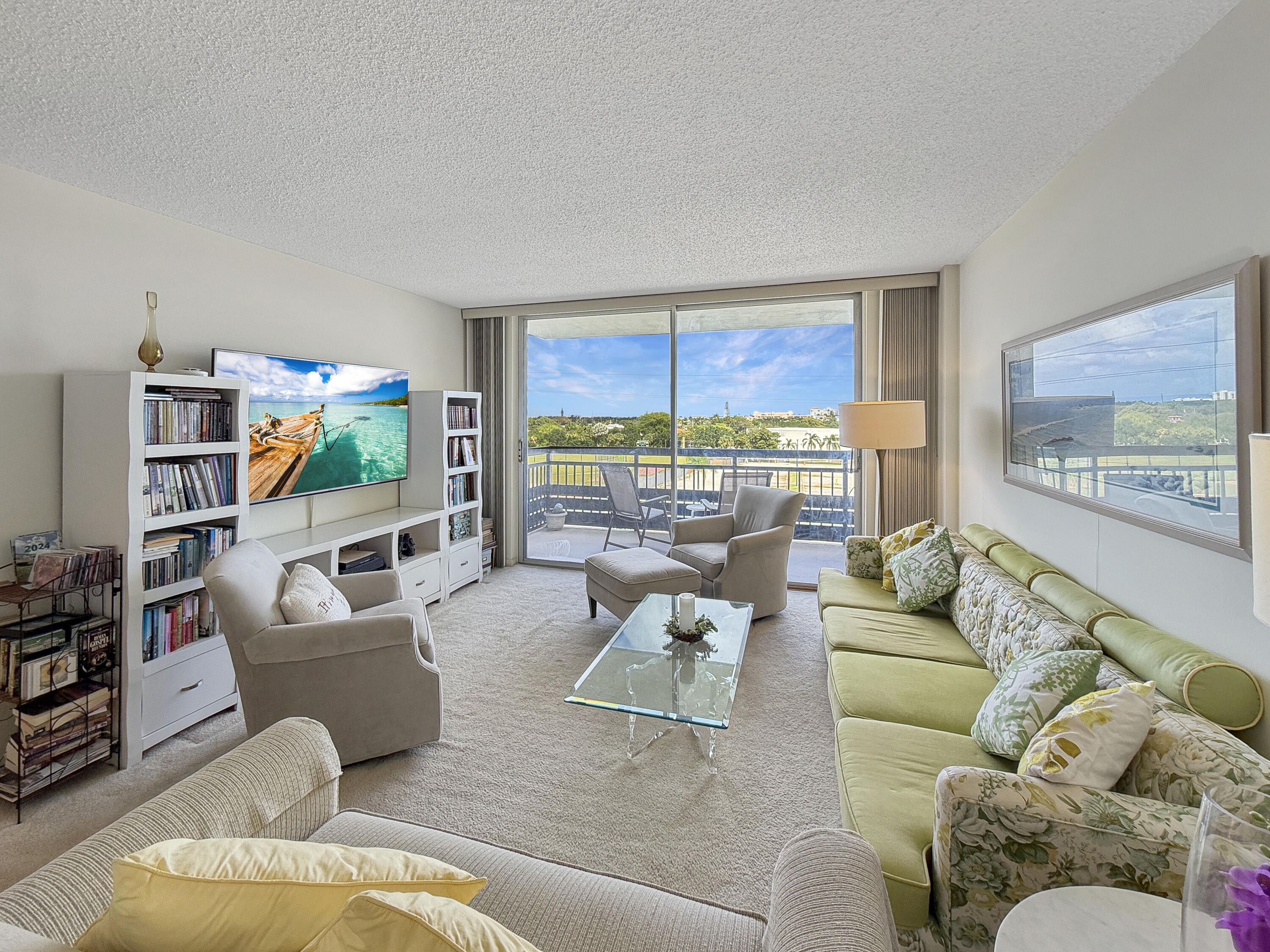 555 Northwest 4th Avenue, Unit 401 Boca Raton, FL 33432 - Photo 18 of 41 Living Room