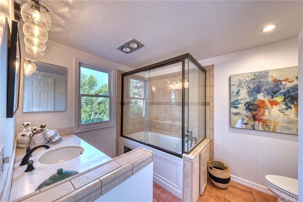 314 Shadow Lane Monrovia, CA 91016 - Photo 22 of 43 a room with a bed and a window