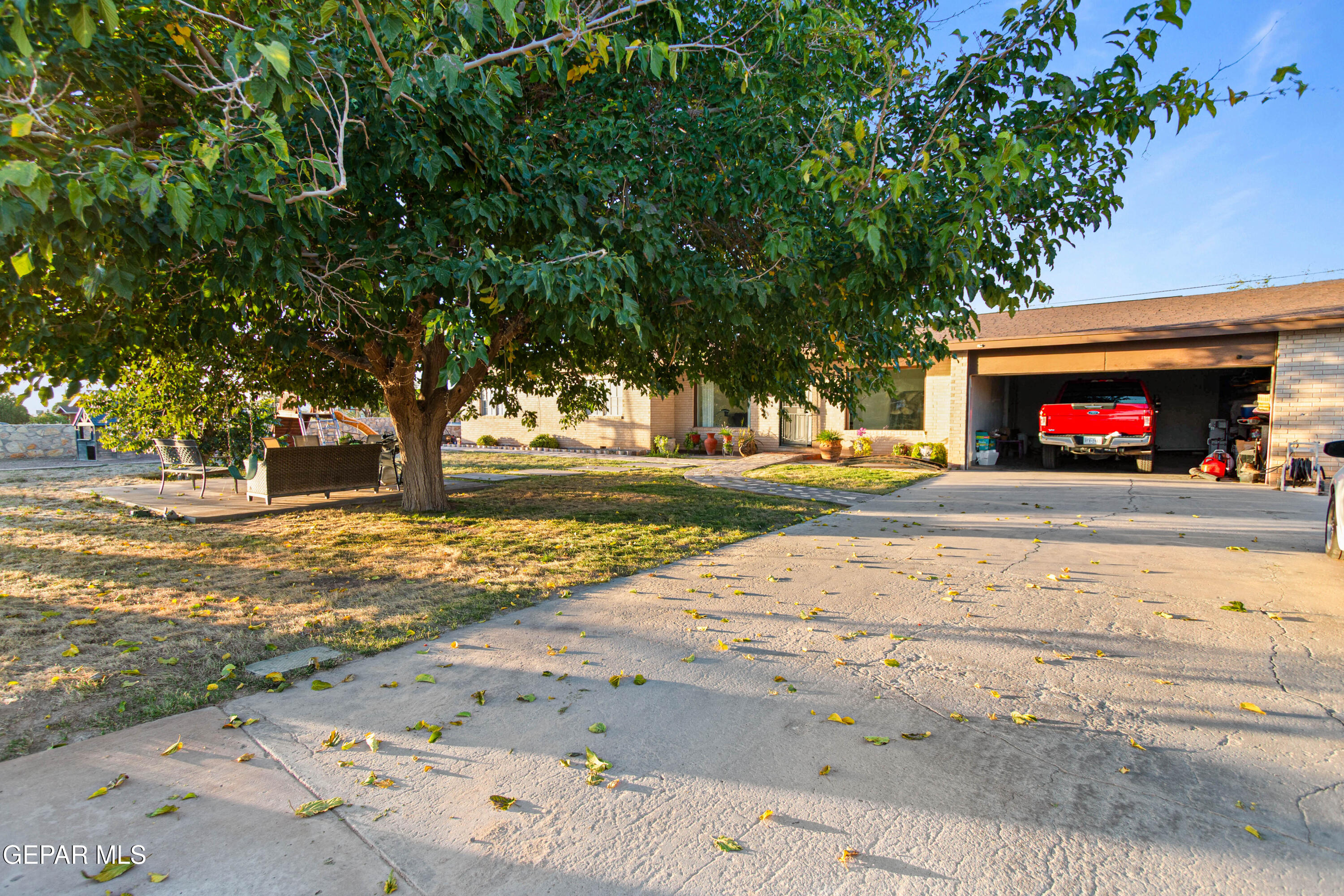 171 Holguin Avenue Vinton, TX 79821 - Photo 3 of 35 a view of a street with a bench and trees