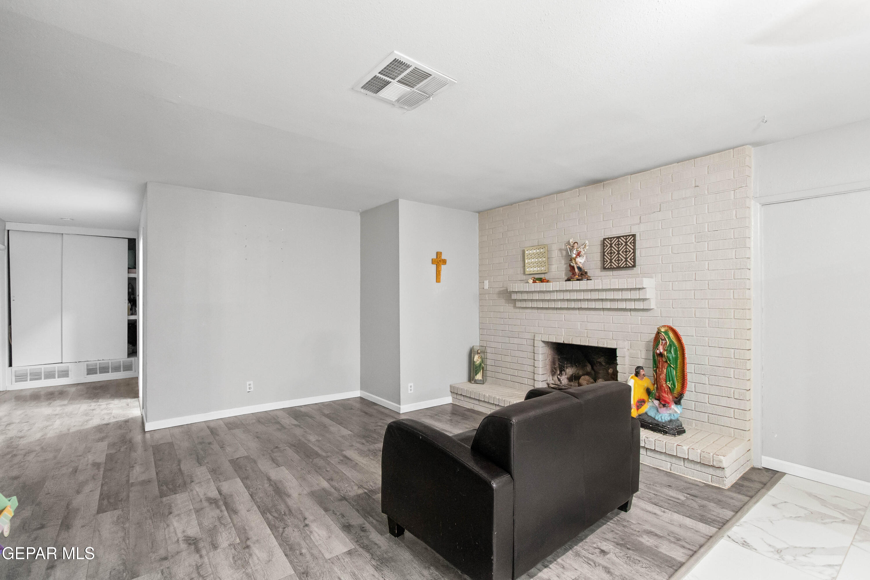 171 Holguin Avenue Vinton, TX 79821 - Photo 6 of 35 a living room with furniture and a fireplace