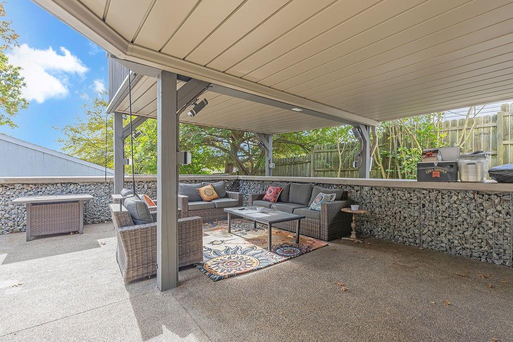 979 Seventh Street Beaver, PA 15009 - Photo 39 of 44 a balcony with furniture and a garden