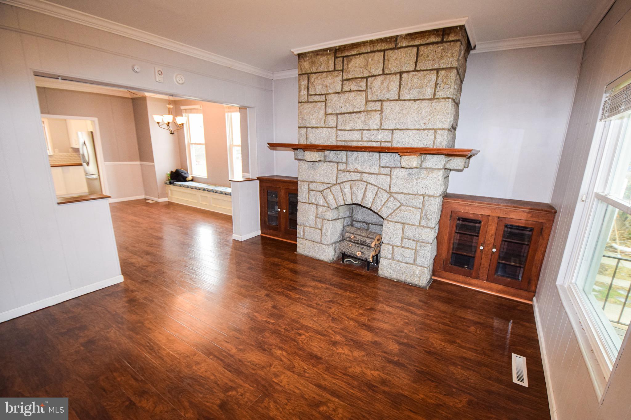 4411 Raspe Avenue Baltimore, MD 21206 - Photo 8 of 31 Living room