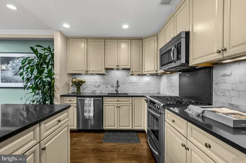 $950,000 | 1232 4th Street Northwest, Unit 1, Washington, DC 20001