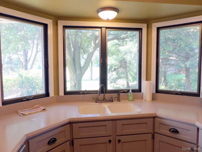 26426 Inkster Road Flat Rock, MI 48134 - Photo 25 of 56 102_4904.JPG