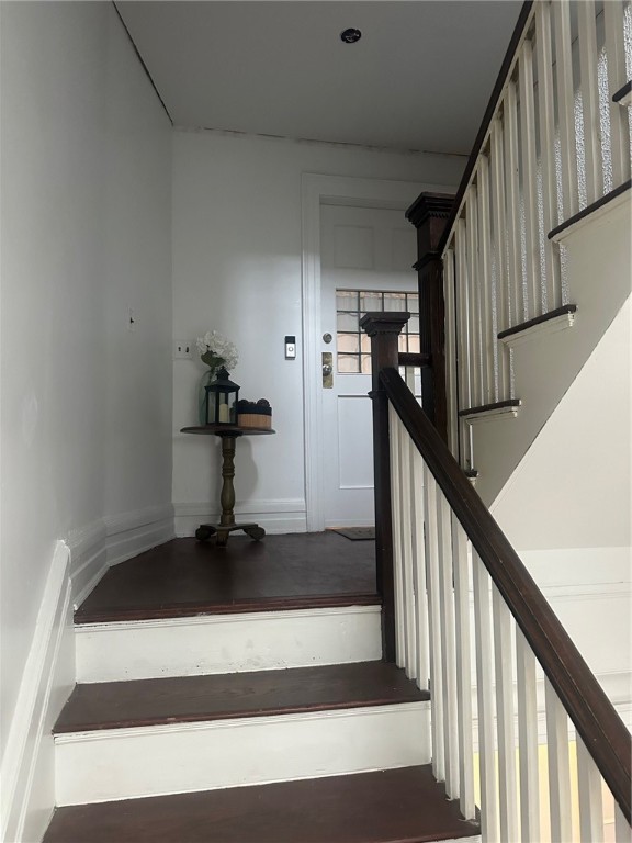 27 Vick Park B Rochester, NY 14607 - Photo 17 of 50 Second floor landing