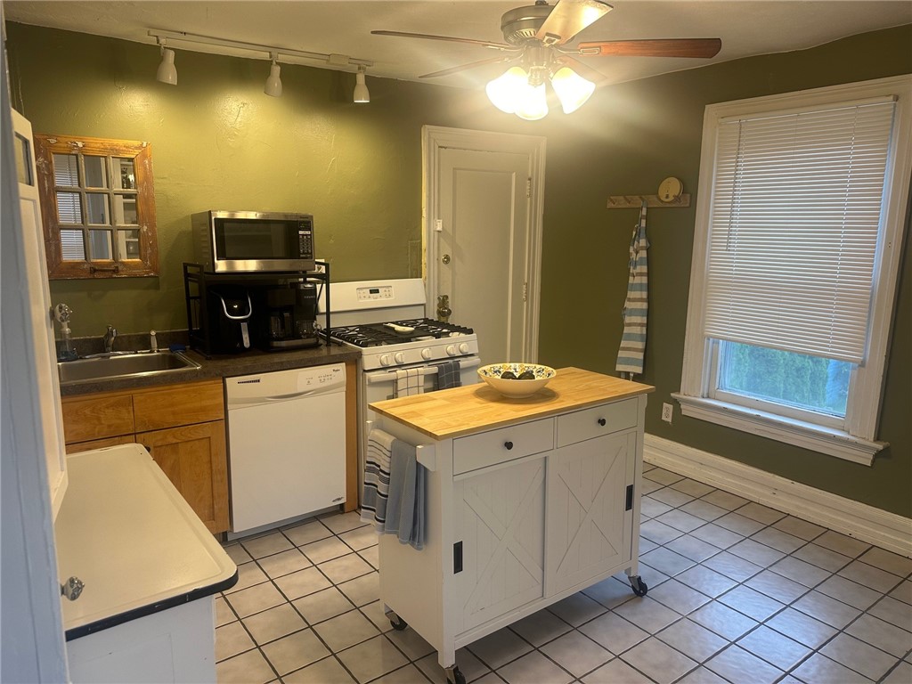 27 Vick Park B Rochester, NY 14607 - Photo 33 of 50 Apt #2 1st kitchen