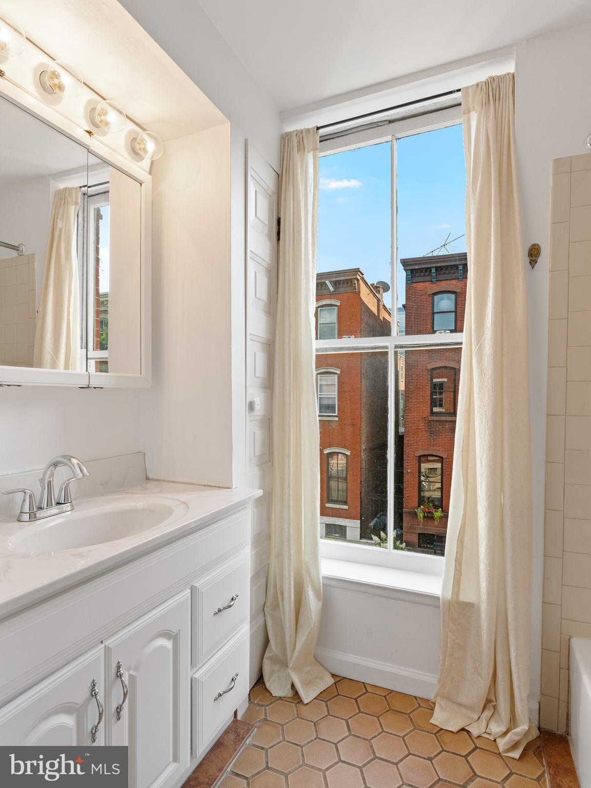 2005 Wallace Street, Unit 2 Philadelphia, PA 19130 - Photo 30 of 31 Full Bath with Window to Wallace Street
