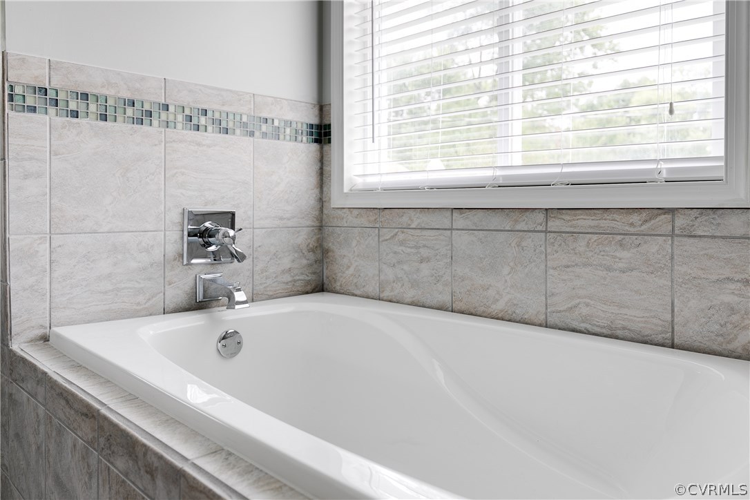 1310 Westridge Road Henrico, VA 23229 - Photo 27 of 42 Soaking Tub