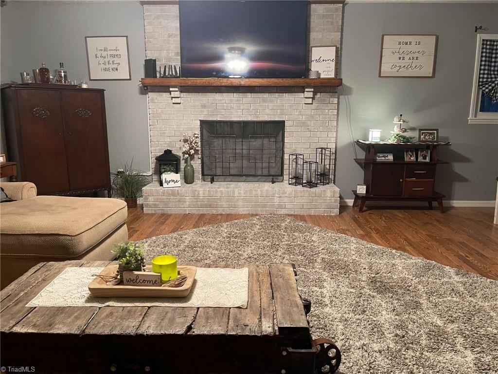 156 Stratford Road Lexington, NC 27292 - Photo 11 of 28 LIVING ROOM