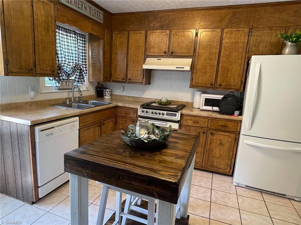 156 Stratford Road Lexington, NC 27292 - Photo 14 of 28 KITCHEN