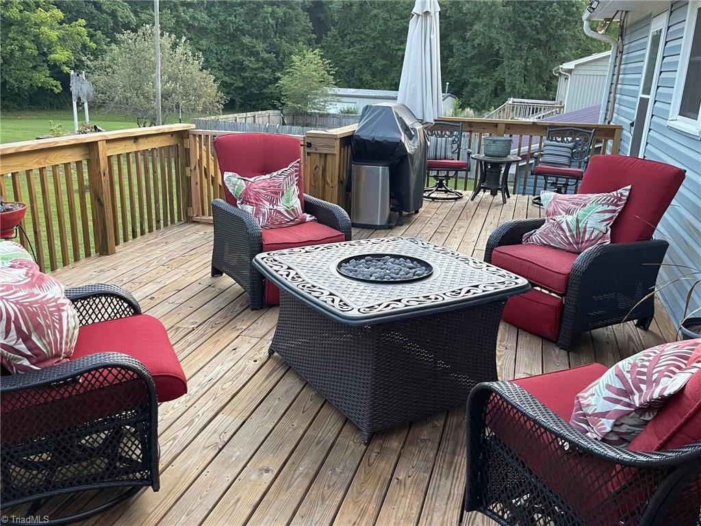 UPPER LEVEL DECK