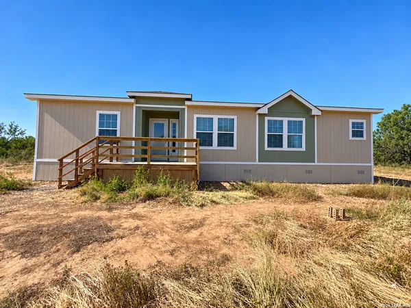 $179,900 | 104 County Road 2669, Devine, TX 78016