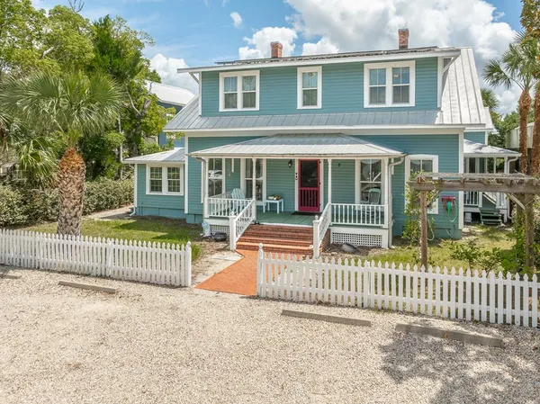 $699,000 | 111 4th Street, Apalachicola, FL 32320