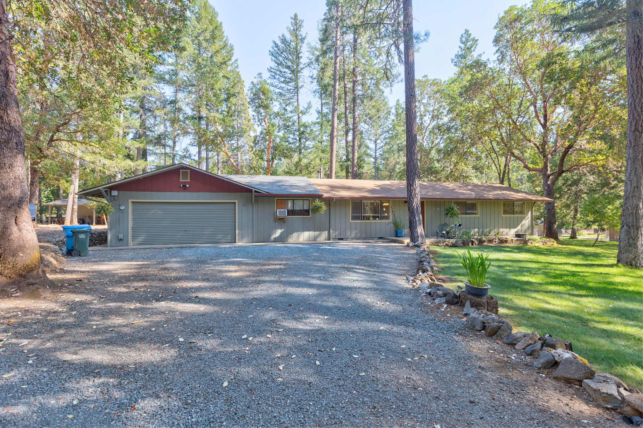 1740 Queens Branch Road Rogue River, OR 97537 - Photo 3 of 42 qb003