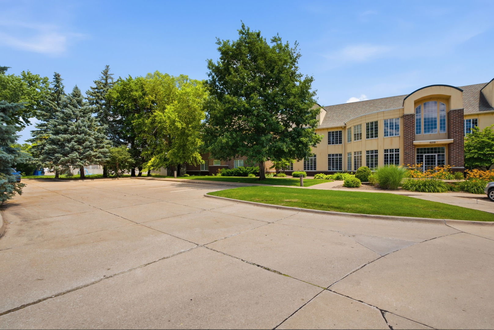 6215 Utica Ridge Road, Unit 104 Davenport, IA 52807 - Photo 33 of 34