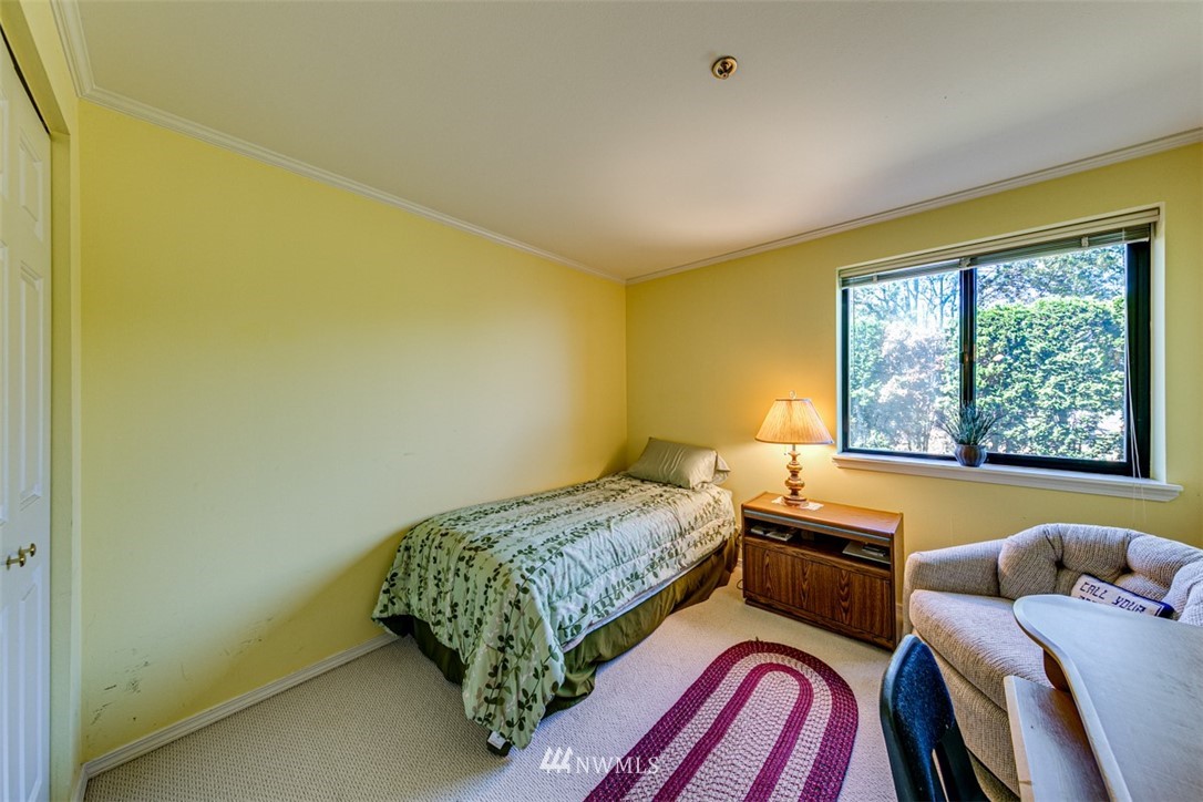 226 West 2nd Street, Unit 2 Port Angeles, WA 98362 - Photo 13 of 40 a bedroom with bed and a window