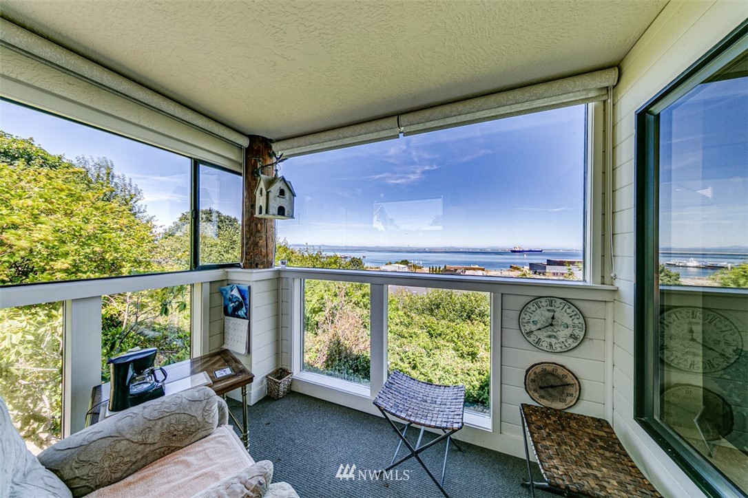 226 West 2nd Street, Unit 2 Port Angeles, WA 98362 - Photo 27 of 40 a room with furniture and a window