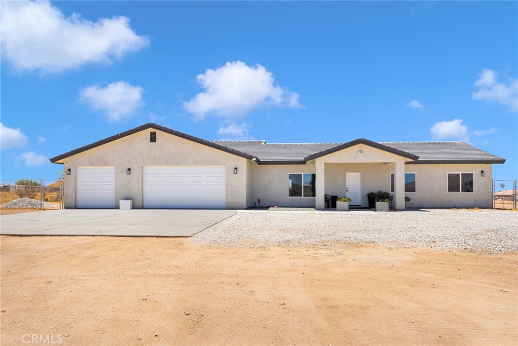 10770 Chipmunk Road Apple Valley, CA 92308 - Photo 1 of 35