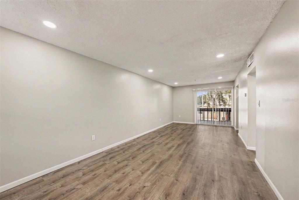 9208 North Connechusett Road, Unit D Tampa, FL 33617 - Photo 4 of 28