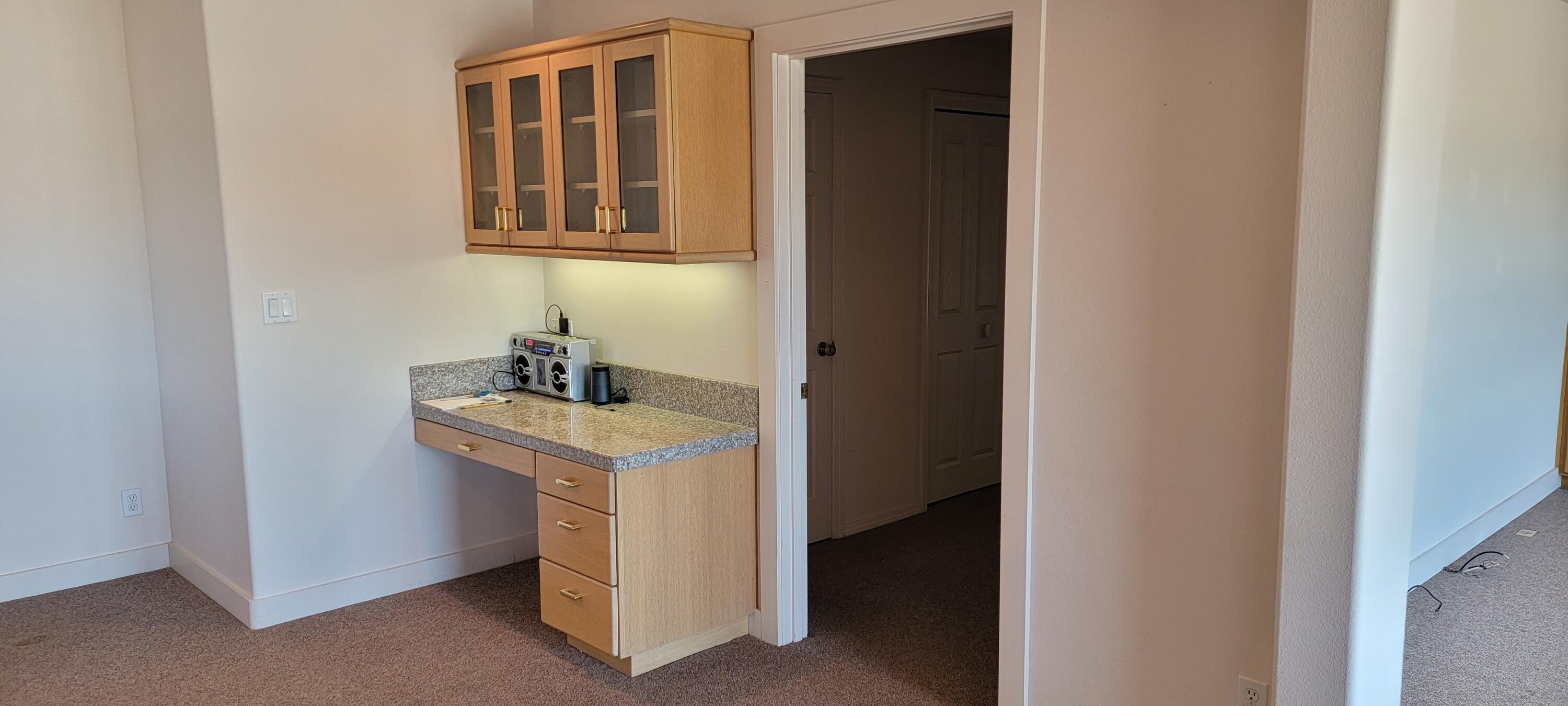 68290 George Cyrus Road Sisters, OR 97759 - Photo 14 of 52 Desk in Kitchen