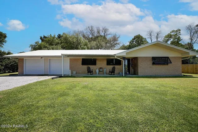 $185,000 | 1715 North State Street, Abbeville, LA 70510