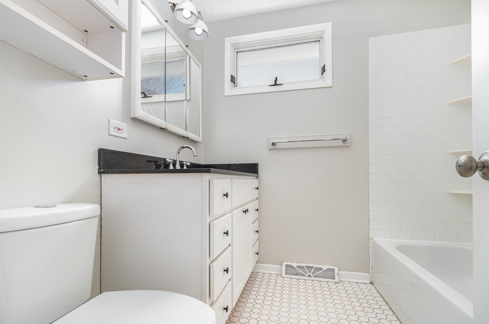 230 Bayshore Drive Lake Bluff, IL 60044 - Photo 14 of 17