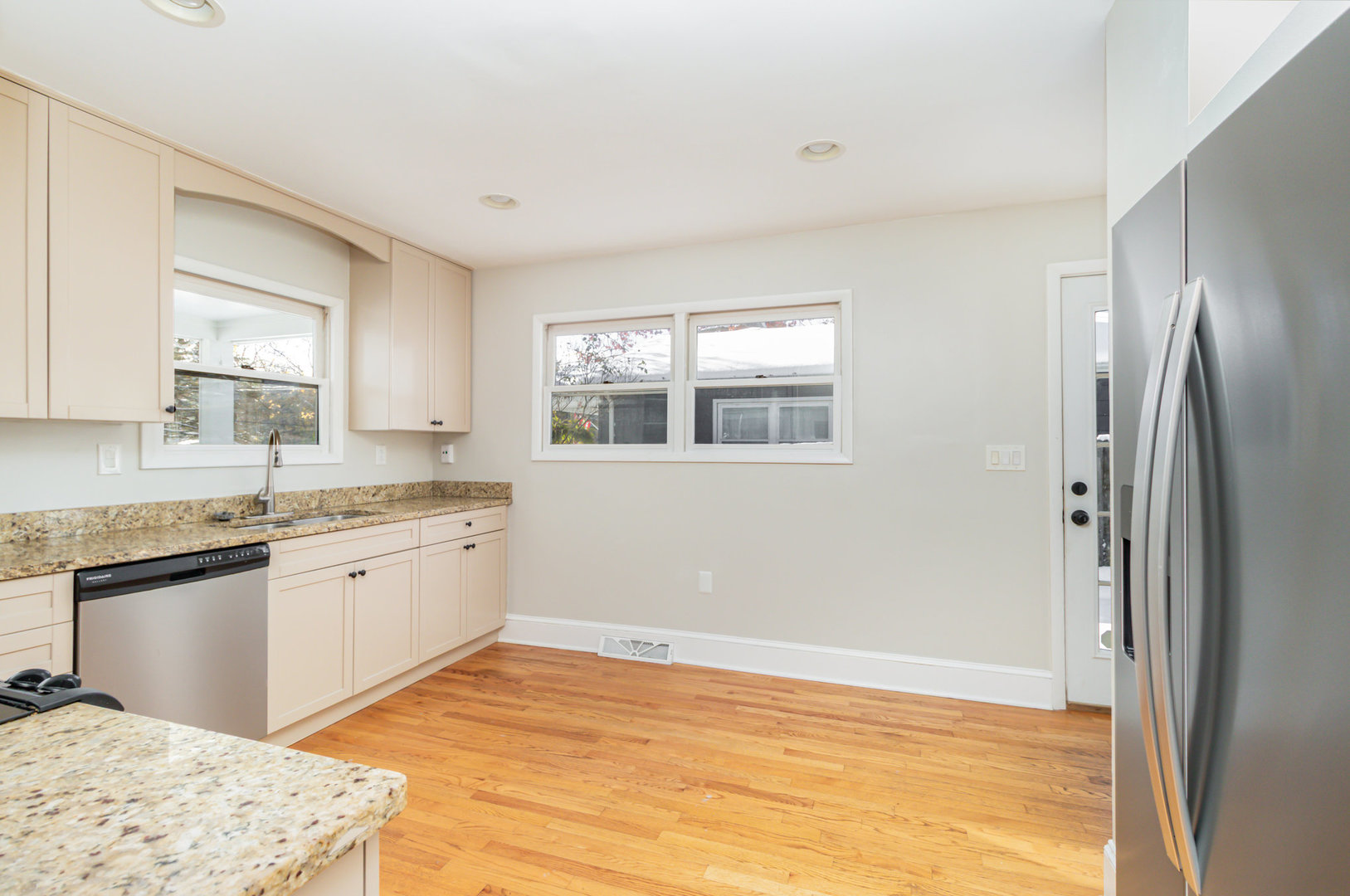 230 Bayshore Drive Lake Bluff, IL 60044 - Photo 7 of 17