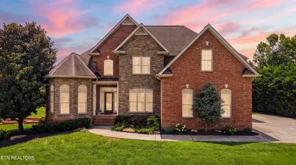 $999,900 | 1729 Ansley Drive, Alcoa, TN 37701