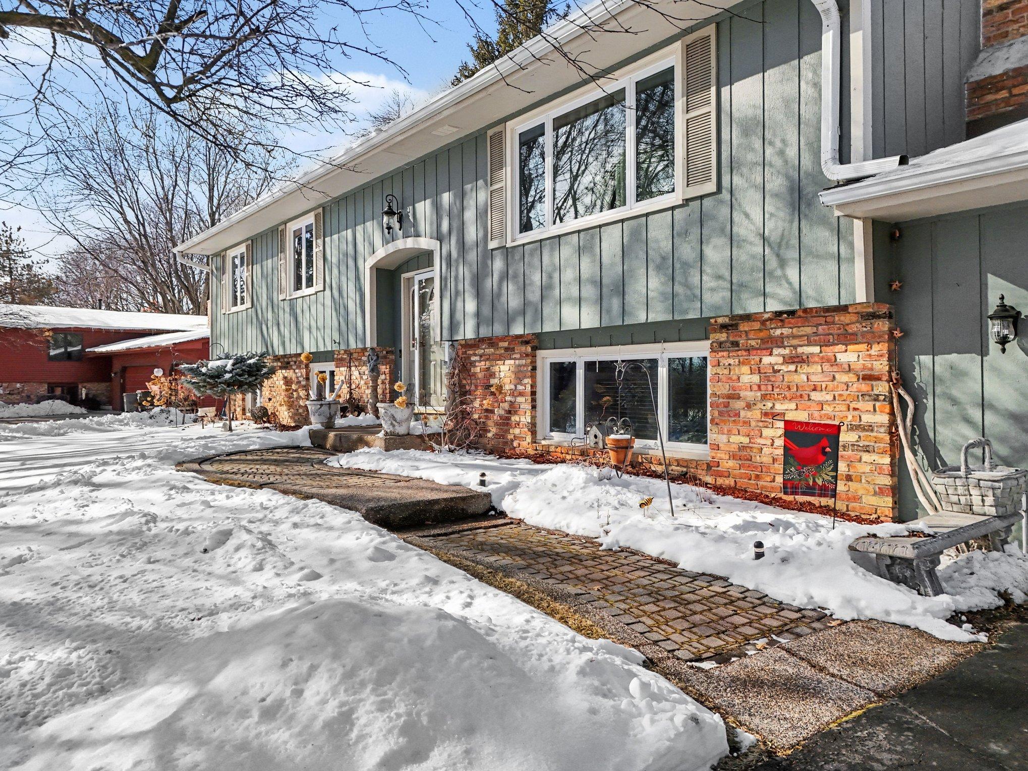 630 Tyrol Lane Shakopee, MN 55379 - Photo 2 of 40