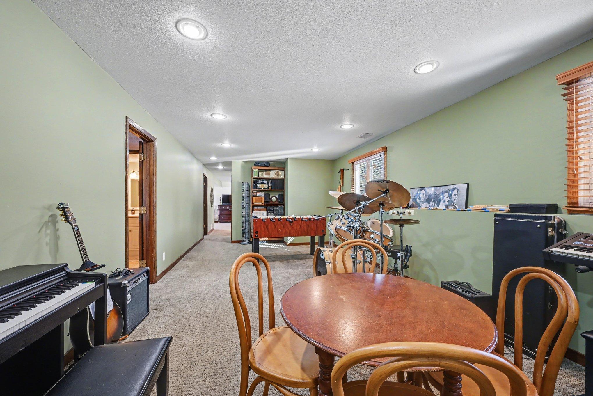 630 Tyrol Lane Shakopee, MN 55379 - Photo 23 of 40