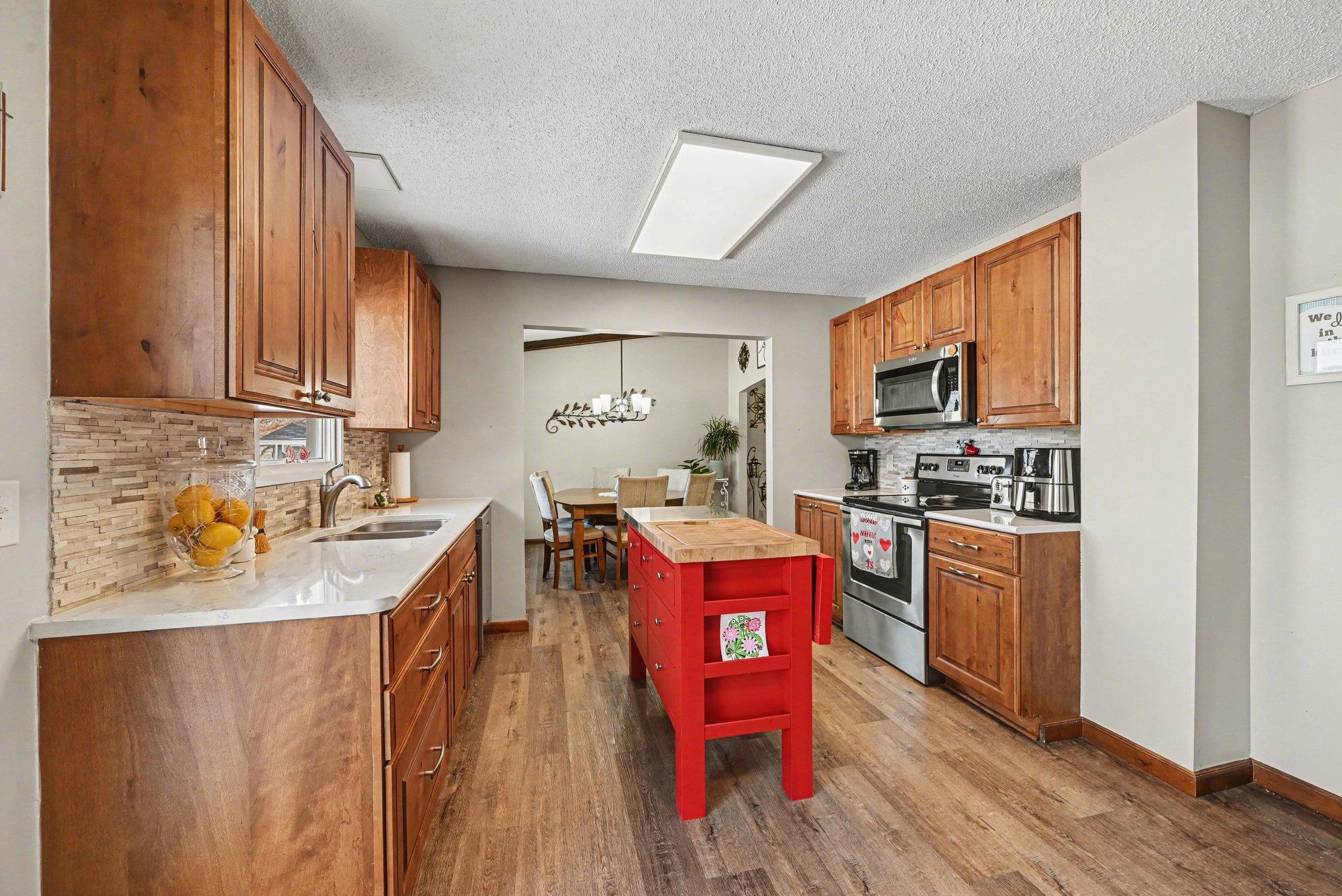 630 Tyrol Lane Shakopee, MN 55379 - Photo 9 of 40