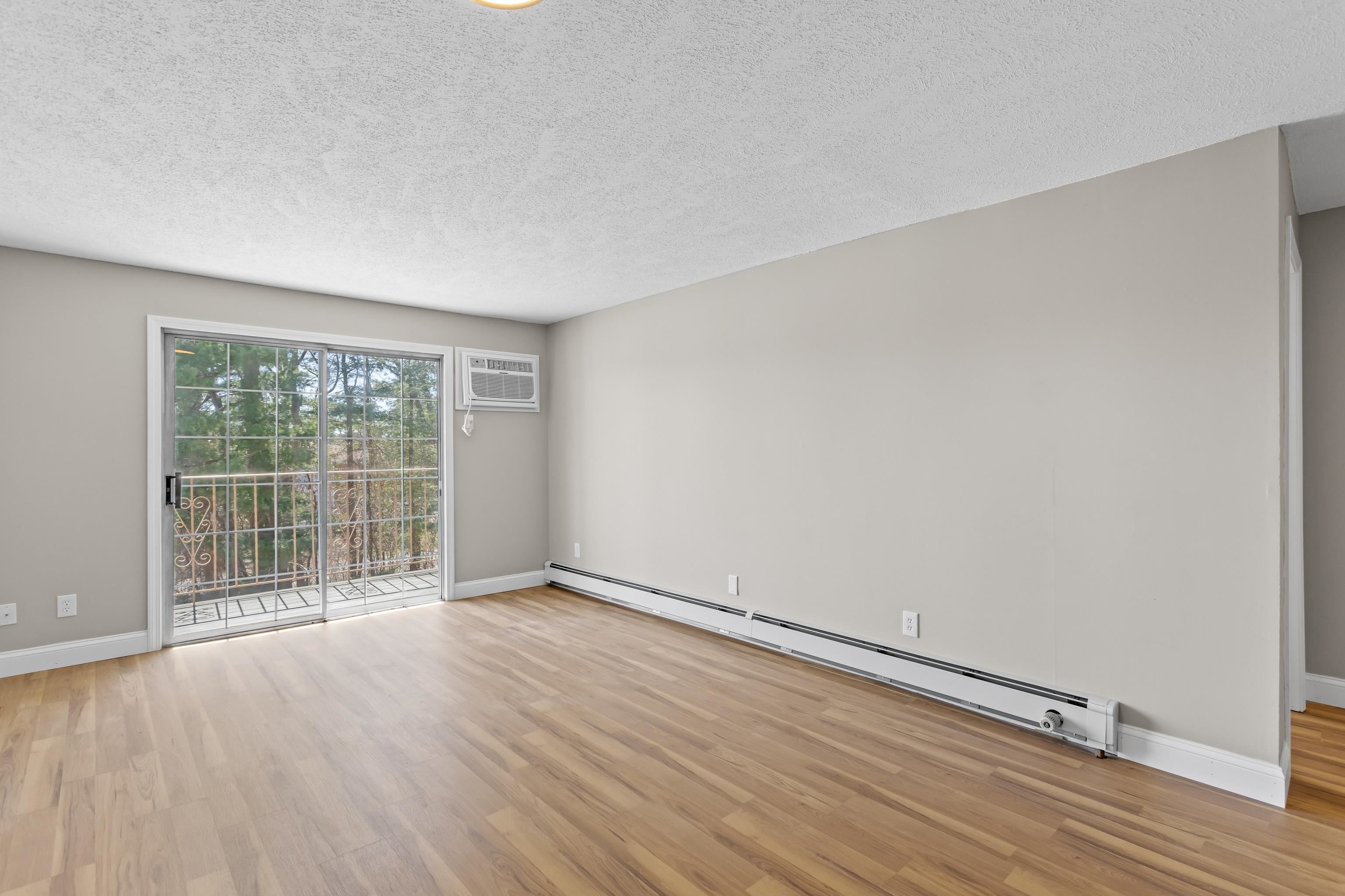 379 Huse Road, Unit 34 Manchester, NH 03103 - Photo 8 of 31 Gallery Image 8