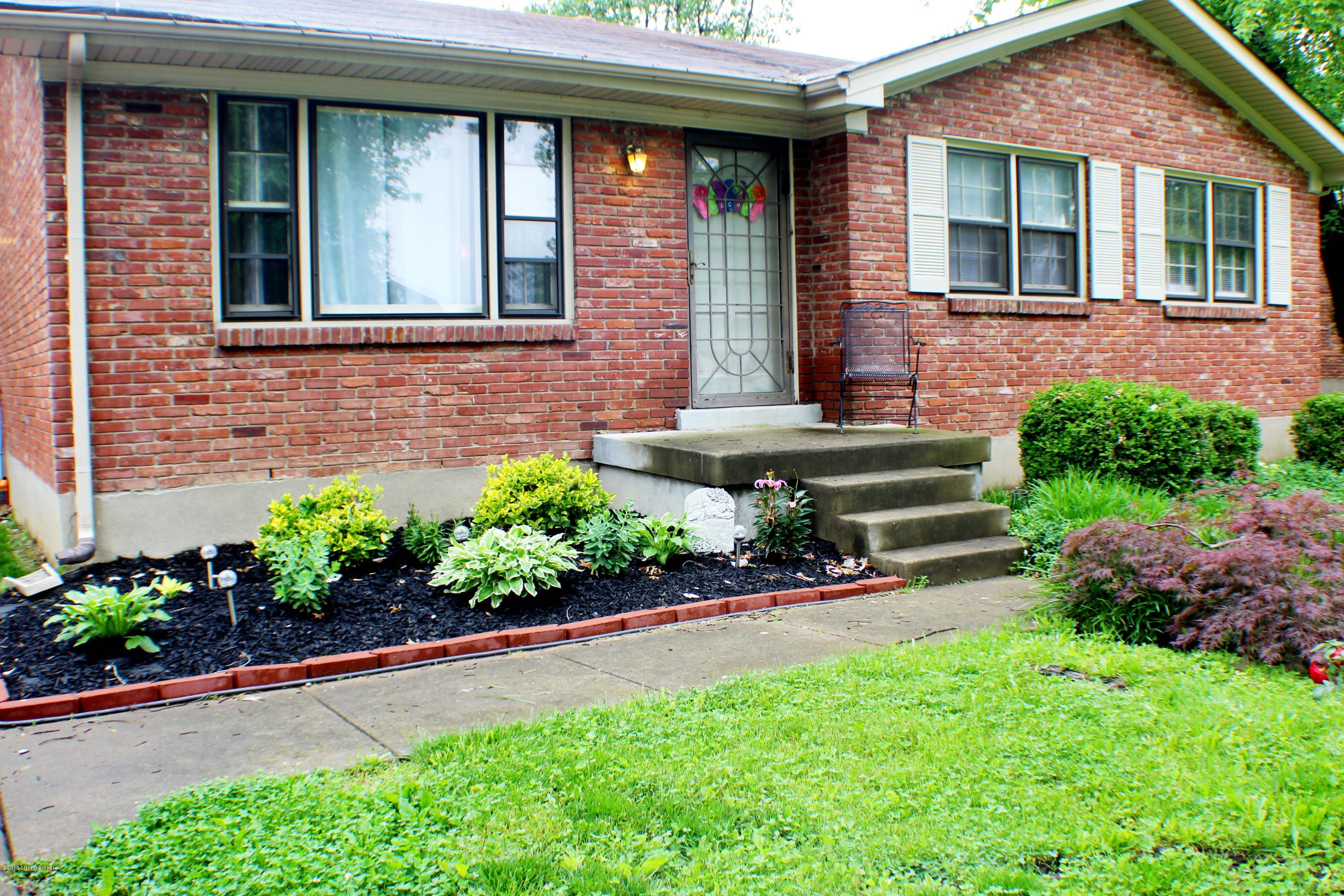 820 Flicker Road Louisville, KY 40214 - Photo 1 of 27 Front 1