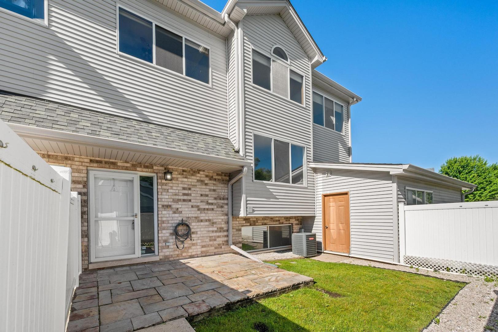 272 Park Ridge Lane, Unit A Aurora, IL 60504 - Photo 3 of 29