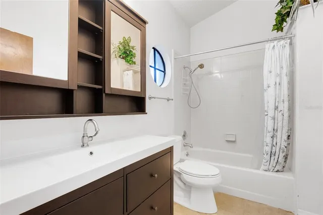 a view of a livingroom with a ceiling fan and a window