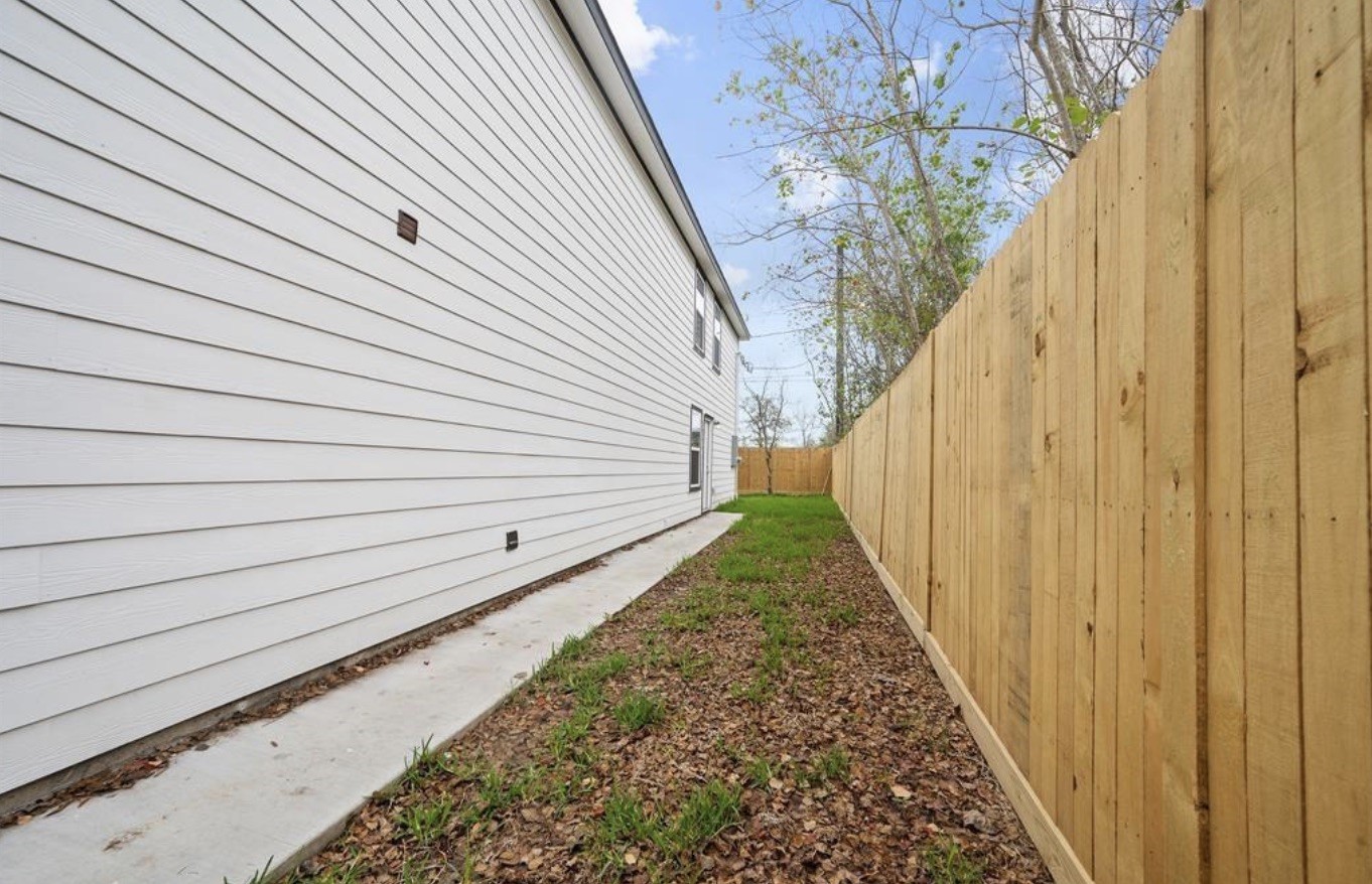 6617 Bacher Street, Unit B Houston, TX 77028 - Photo 23 of 25 a view of a pathway with a house