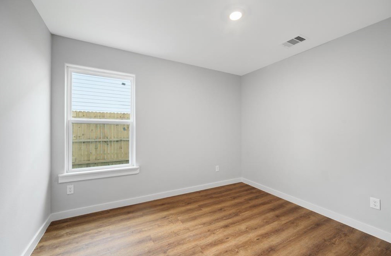 6617 Bacher Street, Unit B Houston, TX 77028 - Photo 10 of 25 an empty room with a window