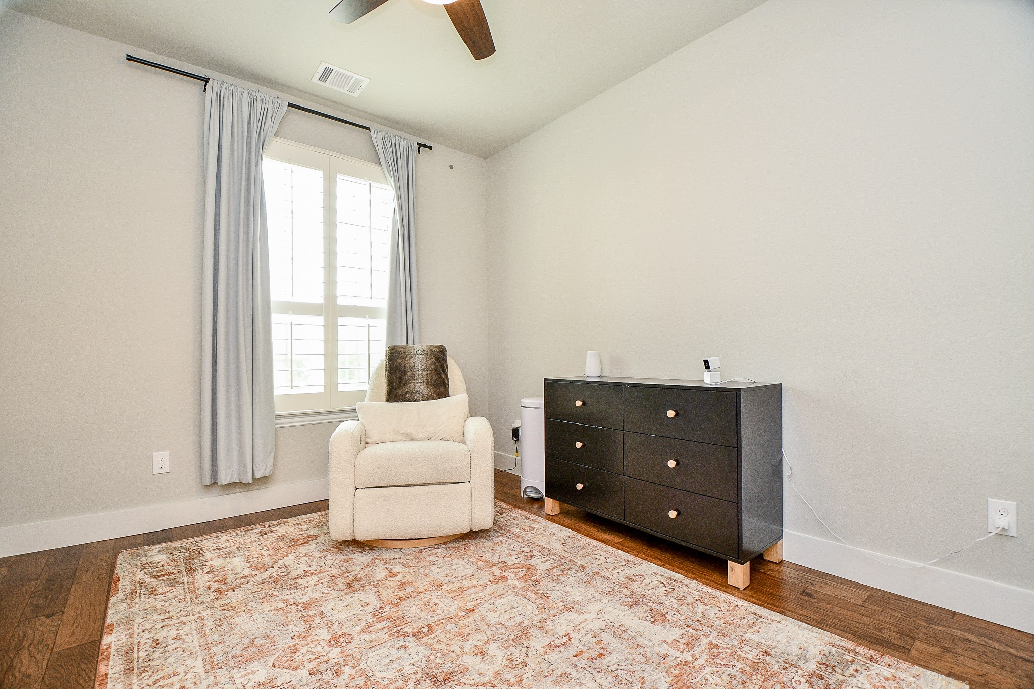 4523 Juniper Ridge Lane Manvel, TX 77578 - Photo 21 of 38 a bedroom with a bed and a window